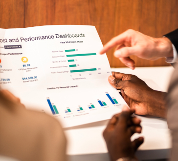 Planification Média — dirigeant avec équipe